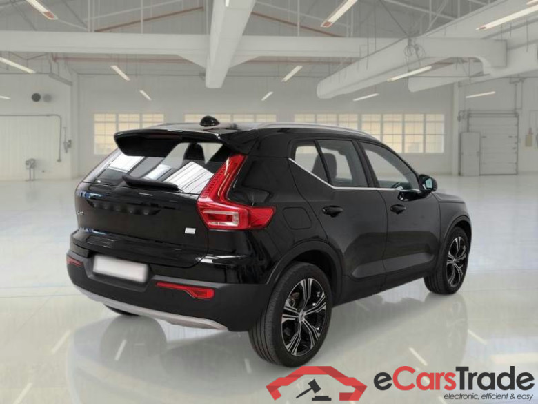 VOLVO XC40 / 2017 / 5P / SUV T5 PLUG-IN HYBRID AUTO RECH INSCRIP EXPR #2
