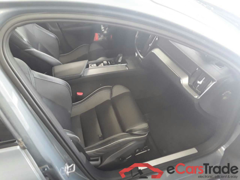 Volvo V60 Kombi (2018->) DE - Kb5 B5 (Benzin) AWD EU6d, Plus Dark Mild-Hybrid, 2021 - 2022 #3