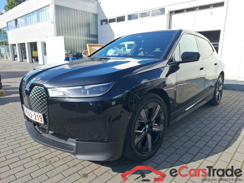 BMW - BMW IX xDrive50A 523PK With Suite Design interior & Black Leather Multifunctional Seats & Shadow Line & Driving Assistant Plus & Harman Kardon & Pano Roof & 21 inch   * ELECTRIC *