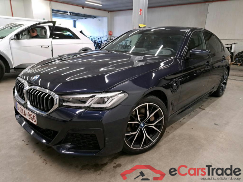 BMW - BMW 5 BERLINE 530e 292PK M Sport First Class With Dakota Mem Sport Seats & Harman Kardon & Heated Steering Wheel & Driver Assistance Pro  & Head Up & Parking Assistance Plus & Trailer Hook * HYBRID *