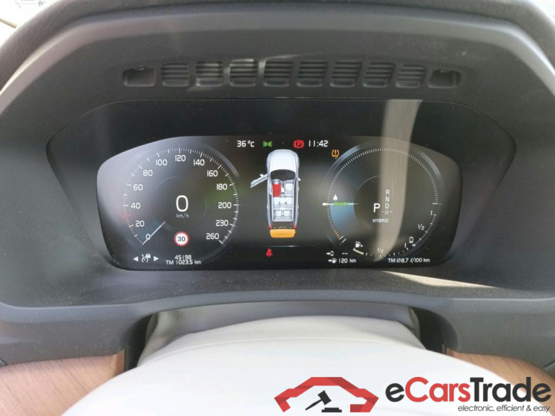 VOLVO XC90 / 2019 / 5P / todoterreno 2.0 T8 AWD Recharge Inscription Exp Auto #4