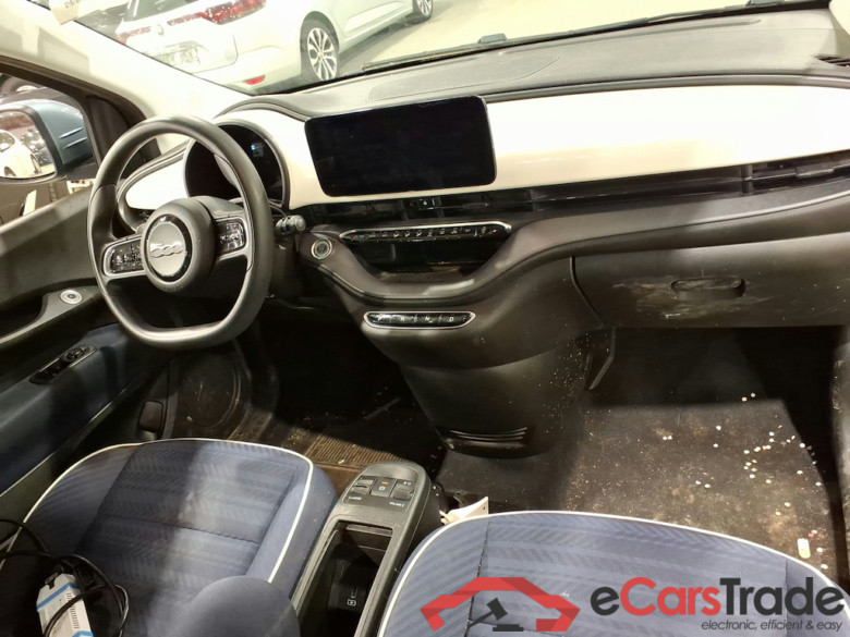 FIAT 500 42KWH PASSION #6