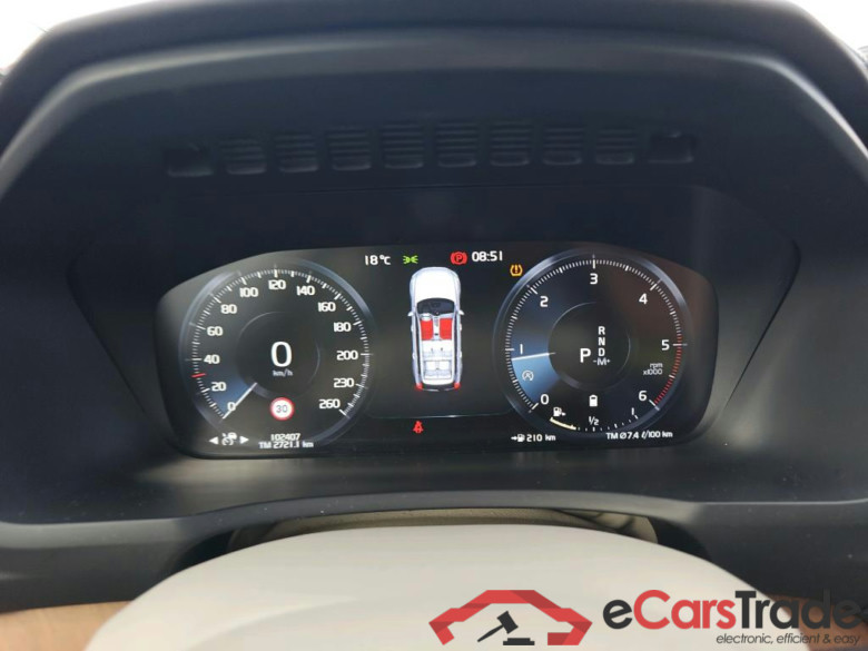 VOLVO XC90 / 2019 / 5P / todoterreno 2.0 B5 D AWD Momentum Pro Auto #4
