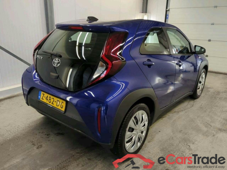 TOYOTA Aygo X 1.0 VVT-i MT Play #2