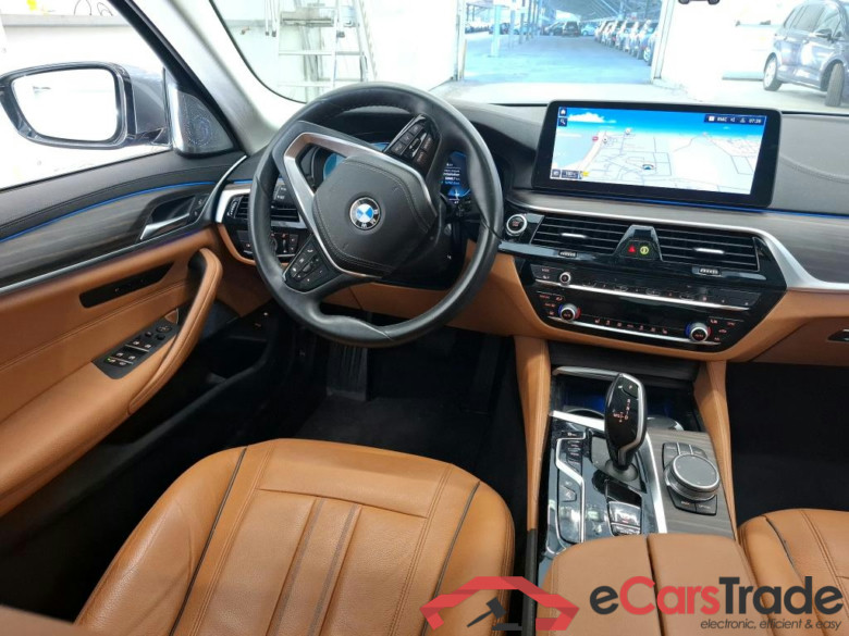 BMW Série 5 / 2020 / 4P / Berline 530e xDrive 292ch Luxury BVA8 #6
