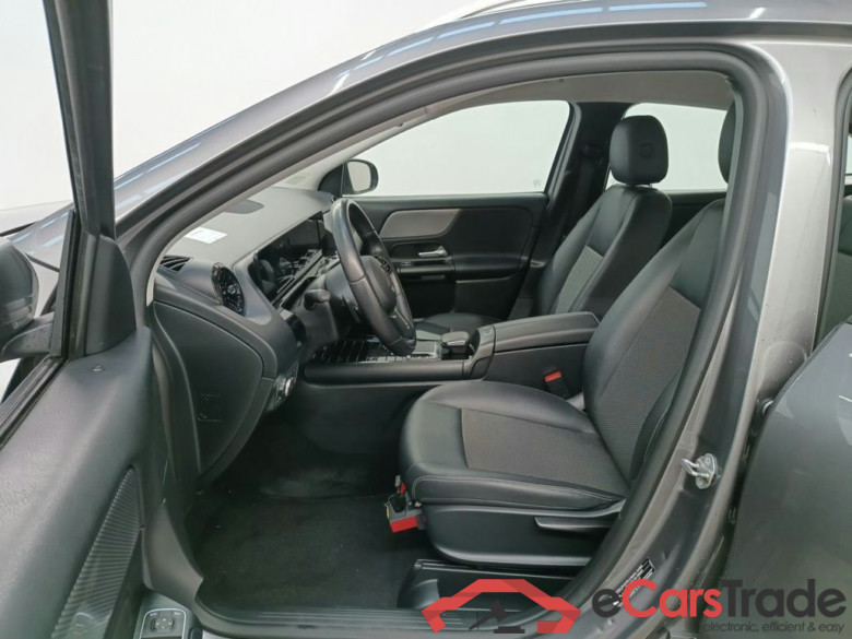 Mercedes-Benz GLA GLA 180 Business Solution Essential 5d #3