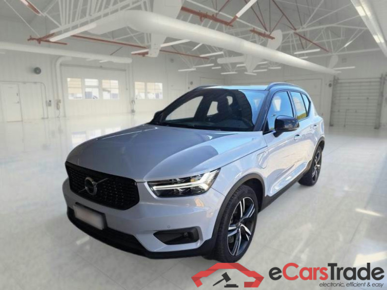 VOLVO XC40 / 2017 / 5P / SUV T5 PLUG-IN HYBRID AUTO RECHARGE R-DESIGN