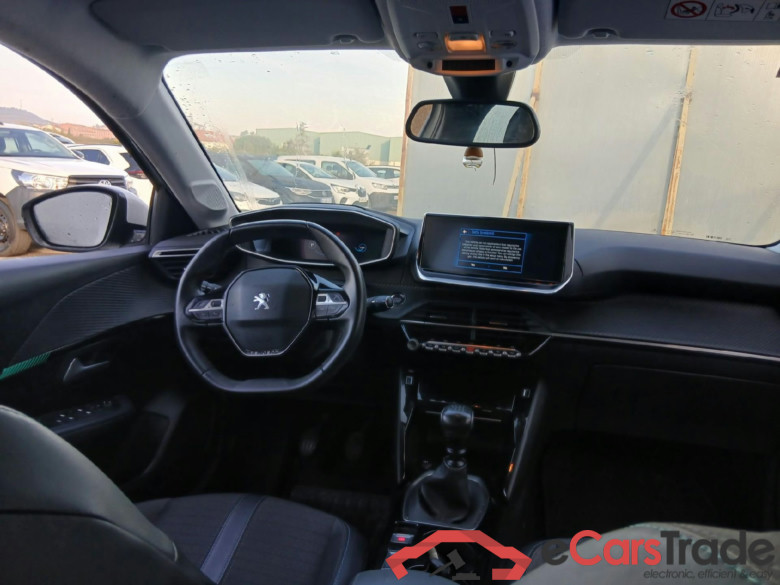 PEUGEOT 208 / 2019 / 5P / berlina con portón PureTech 73kW (100CV) Allure (CX) #3
