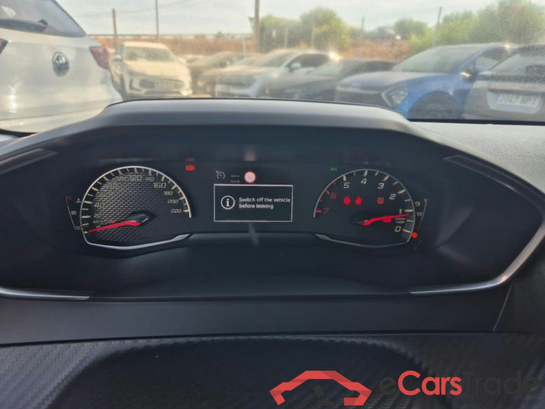 PEUGEOT 208 / 2023 / 5P / berlina con portón Active Puretech 100 #4