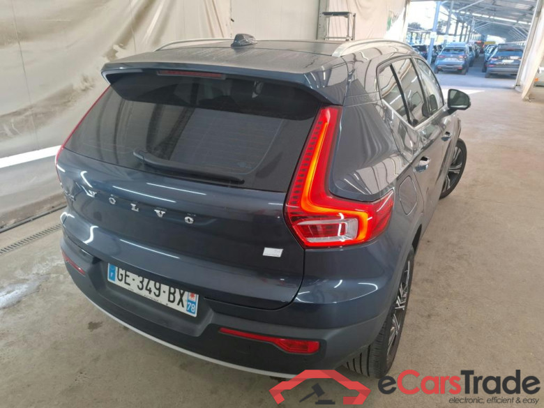 VOLVO XC40 / 2017 / 5P / SUV Recharge T4 211 DCT7 Inscription Luxe #4