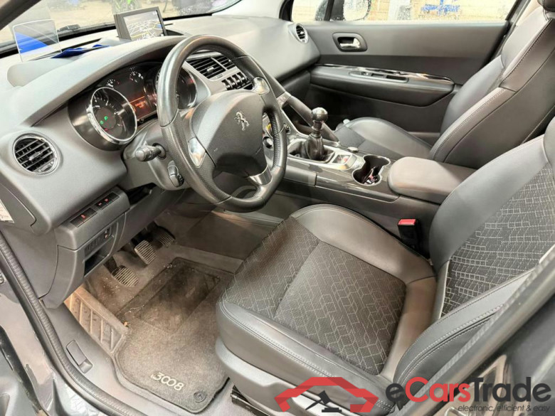 PEUGEOT 3008 1.2 PureTech Allure