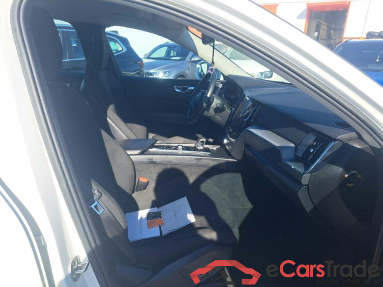 VOLVO XC60 / 2017 / 5P / todoterreno 2.0 B4 D Momentum Pro Auto #6