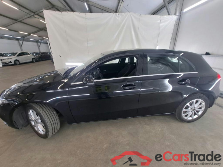 MERCEDES-BENZ Classe A Compact / 2018 / 5P / Berline A 250 e Business Line 8G-DCT #4